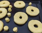 Foto langkah ke 4 dari resep Donat pisang.