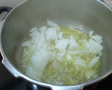 Foto del paso 2 de la receta: Guiso de muslos de pollo con cerveza