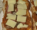 Foto langkah ke 3 dari resep Homemade Bolognese Pizza.
