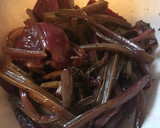 A picture of step 3 of Beet salad with a vinaigrette.