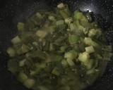 Foto del paso 2 de la receta: Pisto pimiento y calabacín con huevo y patatas fritas
