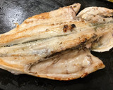 Foto del paso 1 de la receta: Lubina a la parrilla con pimentón y aceite de oliva