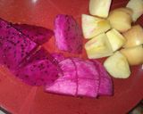 Foto langkah ke 2 dari resep Jus Buah Naga dan Apel.