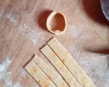A picture of step 4 of Spicy ring crackers.