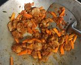Foto langkah ke 4 dari resep Mie Goreng (Burung Dara) Pedas.