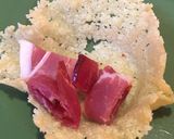 Foto del passaggio 4 della ricetta Cestini di parmigiano ripieni di coppa e carciofi marinati alla julienne