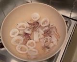 รูปขั้นตอนการทำที่ 3 ของ หมึกผัดไข่เค็ม