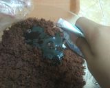 Foto langkah ke 2 dari resep 33. Simple choco Truffle cake.