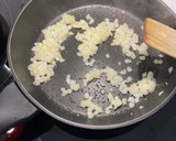 Foto del paso 3 de la receta: Macarrones a la carbonara con nata sin bacon