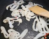 A picture of step 3 of Mezzi paccheri con calamari al cartoccio.