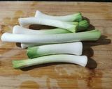 Foto del paso 2 de la receta: Relleno de tarta de puerro con morrón verde