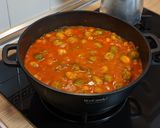 Foto del paso 4 de la receta: Pisto con garbanzos y coles de Bruselas