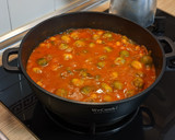 Foto del paso 4 de la receta: Pisto con garbanzos y coles de Bruselas