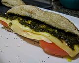 Foto del paso 3 de la receta: BOCADILLO Al 🌿Pesto, en Pan de CRISTAL...!