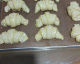 Foto langkah ke 9 dari resep Homemade Buttery Croissant.