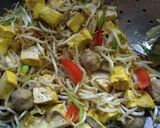 Foto langkah ke 4 dari resep Tumis Toge Tahu Bakso.