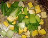 Foto langkah ke 4 dari resep Tumis Pokcoy Tahu.