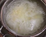 A picture of step 2 of Kartoffelklöße: German Potato Dumplings (using raw potatoes).