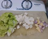 Foto langkah ke 1 dari resep Sop bening sawi tahu.
