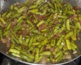 गवारीच्या शेंगांची मसाला भाजी (Gavarichya Shengachi Bhaji Recipe In Marathi) रेसिपी स्टेप 4 फोटो 