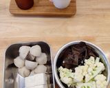 Foto langkah ke 1 dari resep Sup Bakso Sayuran.