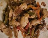 Foto del paso 5 de la receta: Fajitas rellenas de vegetales, pollo y carne rústica al wok