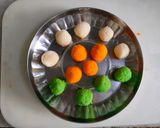 A picture of step 3 of Tri colour coconut ladoo.
