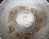 A picture of step 9 of Apple Cake twisted garnishing with milkmaid and honey.