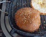 A picture of step 8 of Kala chaana tikki burger.