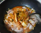 รูปขั้นตอนการทำที่ 3 ของ ข้าวผัดกิมจิ:สะโพกไก่หั่นชิ้น
