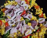 Foto langkah ke 5 dari resep Tumis Cumi Jagung.