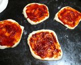 চিজি পিজ্জা বোম(Cheese Pizza Bomb recipe in Bengali) রেসিপির ধাপ 6 ছবি