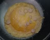 Foto langkah ke 2 dari resep Telur dadar keju toping sosis.