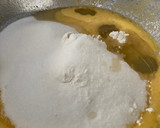 Foto del paso 2 de la receta: Bizcocho de moras y arándanos con chocolate blanco