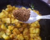 A picture of step 7 of Achari aloo.