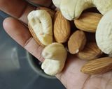 A picture of step 1 of Dry fruit lassi.