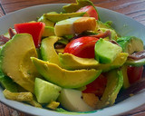 Foto del paso 5 de la receta: Ensalada de aguacate, tomate, pepino y anchoas