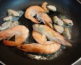Foto del paso 5 de la receta Sopa de rape, langostinos y mejillones