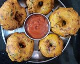 वरण भाताचे मेदूवडे (Varan Bhatache Meduvade Recipe In Marathi) रेसिपी स्टेप 8 फोटो 