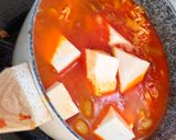 Foto langkah ke 5 dari resep Sundubu Tofu Ramyeon Jjigae Tahu.