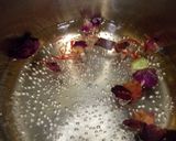 A picture of step 1 of Kashmiri kahwa.