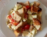 Foto del passaggio 2 della ricetta Insalata di pomodori, cetrioli e feta
