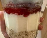Φωτογραφία βήματος 1 της συνταγής Overnight oats (φράουλα) σε στρώσεις