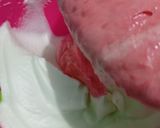 Foto langkah ke 5 dari resep Strawberry Chiffon Bliss Putih Telur (Cooked Dough).