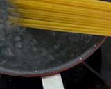 Foto langkah ke 2 dari resep Spaghetti Saus Carbonara Mushrooms.