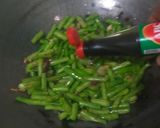 Foto langkah ke 3 dari resep Oseng Buncis Sosis.