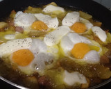 Foto del paso 13 de la receta: Sartén de patatas, huevos y salchichas con queso mozarella