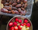 A picture of step 1 of Strawberry walnut dates ice-cream.