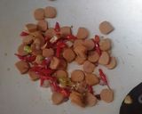 Foto langkah ke 2 dari resep Tumis Sawi Hijau Sosis.