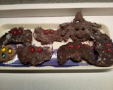 Foto del passaggio 10 della ricetta Pipistrelli e ragni Halloween. Biscotti alla banana e cacao